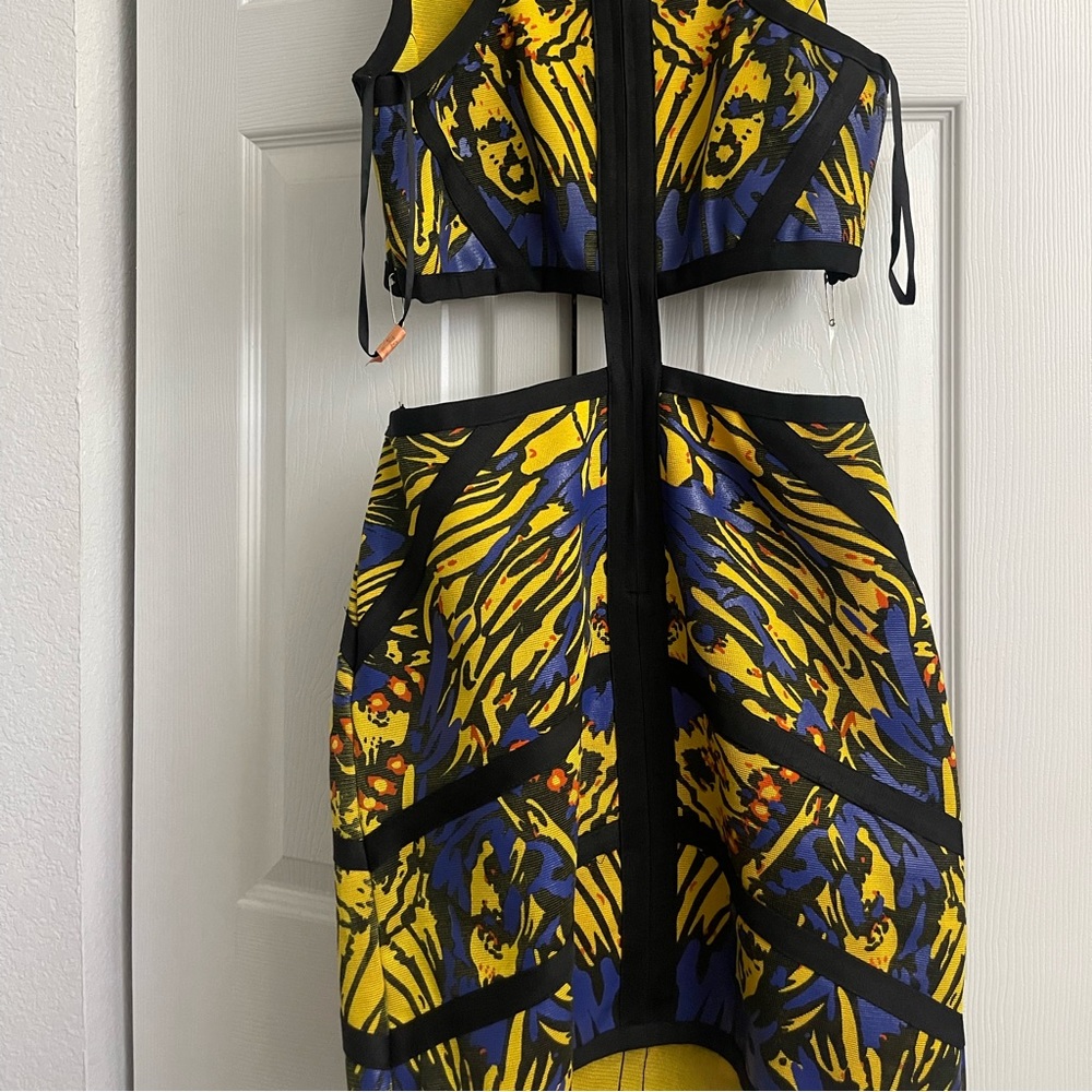 2B Bebe Bodycon Mid Riff Cutout Dress Worn once